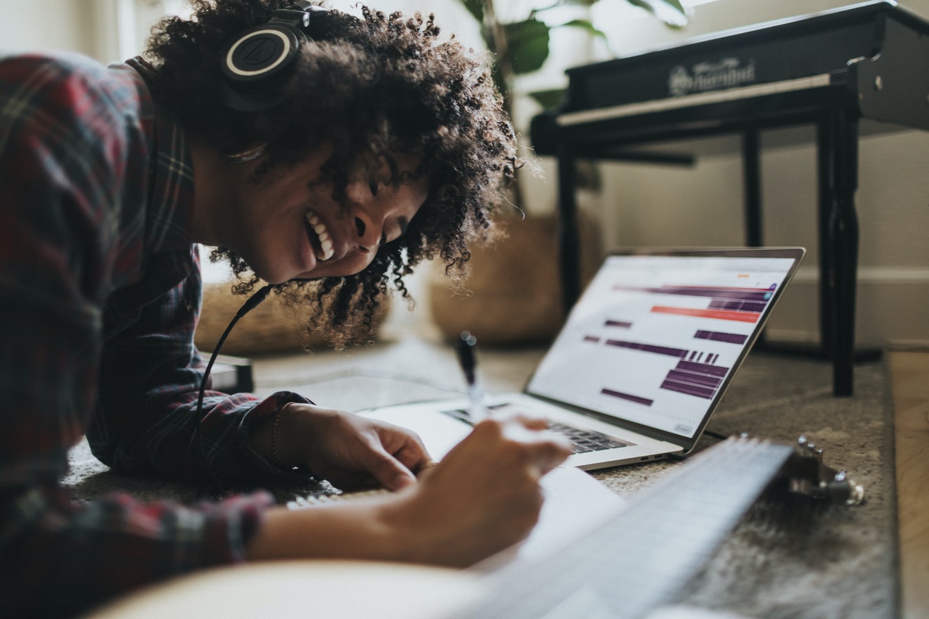 🎶 How to Write a Hit Song: 10 Super Simple Steps for Beginners